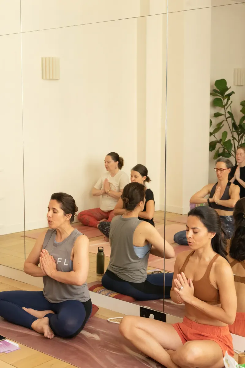 Atelier de kundalini yoga de Lili Barbery au studio de Charlotte Muller à Paris — 8