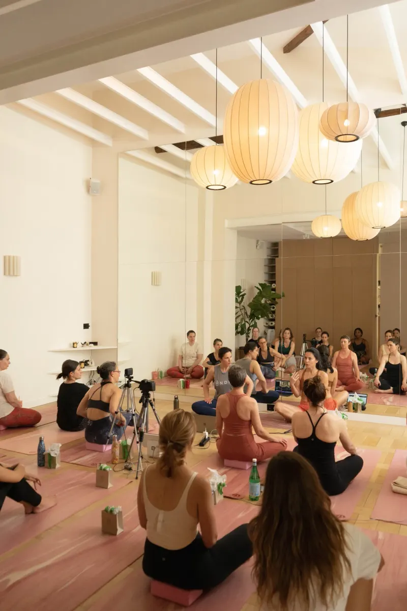Atelier de kundalini yoga de Lili Barbery au studio de Charlotte Muller à Paris — 13