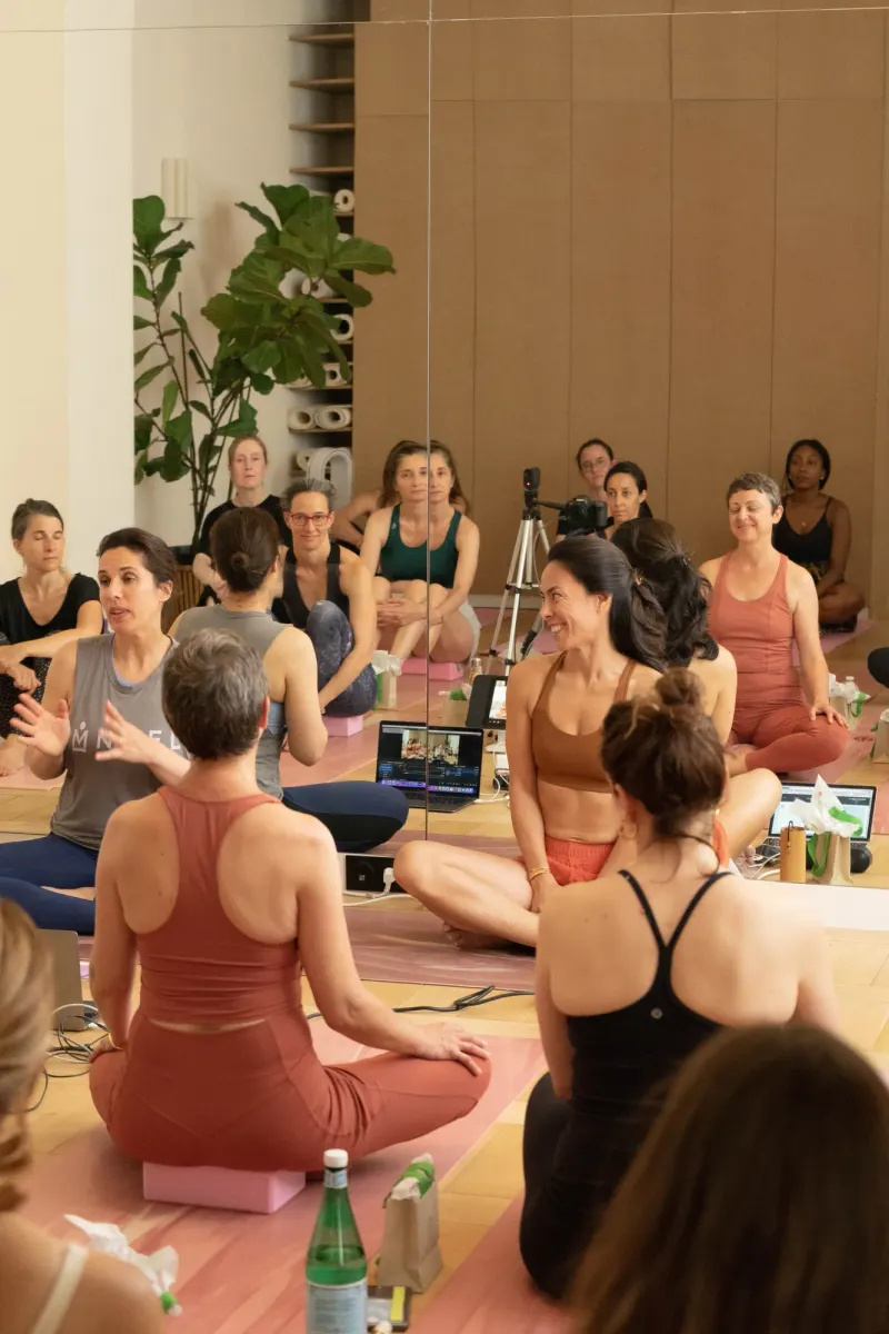 Atelier de kundalini yoga de Lili Barbery au studio de Charlotte Muller à Paris — 14