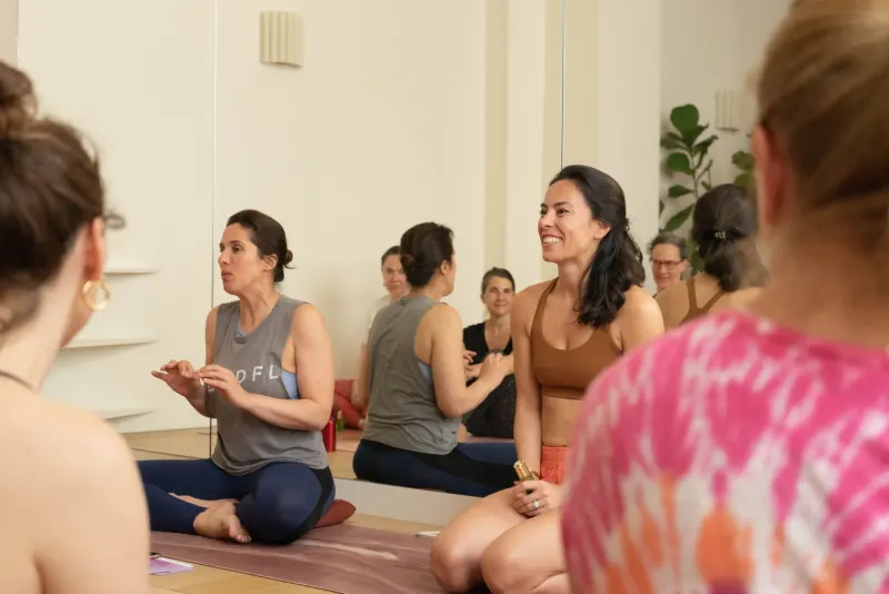 Atelier de kundalini yoga de Lili Barbery au studio de Charlotte Muller à Paris — 31