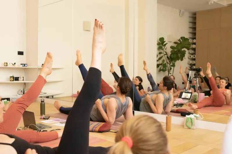 Atelier de kundalini yoga de Lili Barbery au studio de Charlotte Muller à Paris — 46