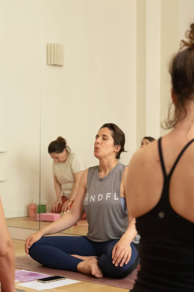 Atelier de kundalini yoga de Lili Barbery au studio de Charlotte Muller à Paris — 63