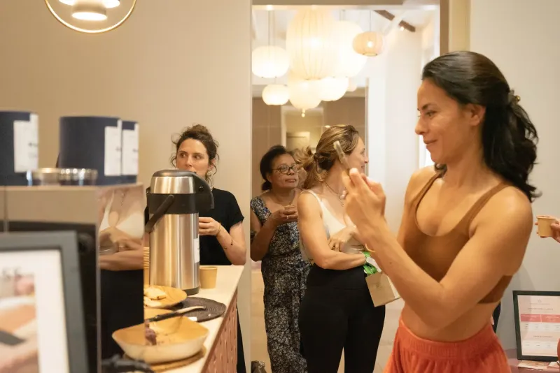 Atelier de kundalini yoga de Lili Barbery au studio de Charlotte Muller à Paris — 75