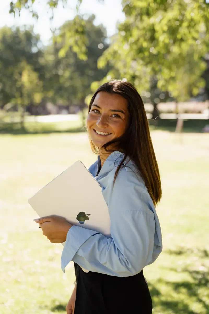 Laura Follain, Éclat — 23