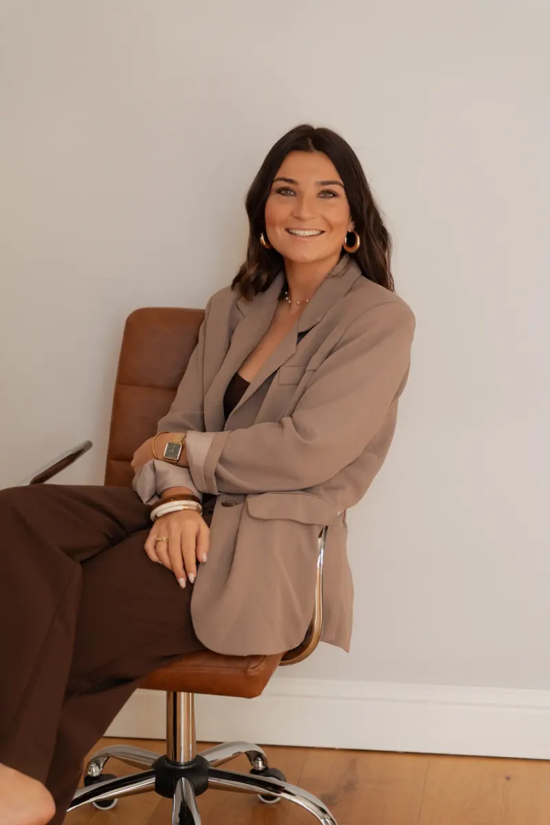 Laura Follain, Éclat — 11