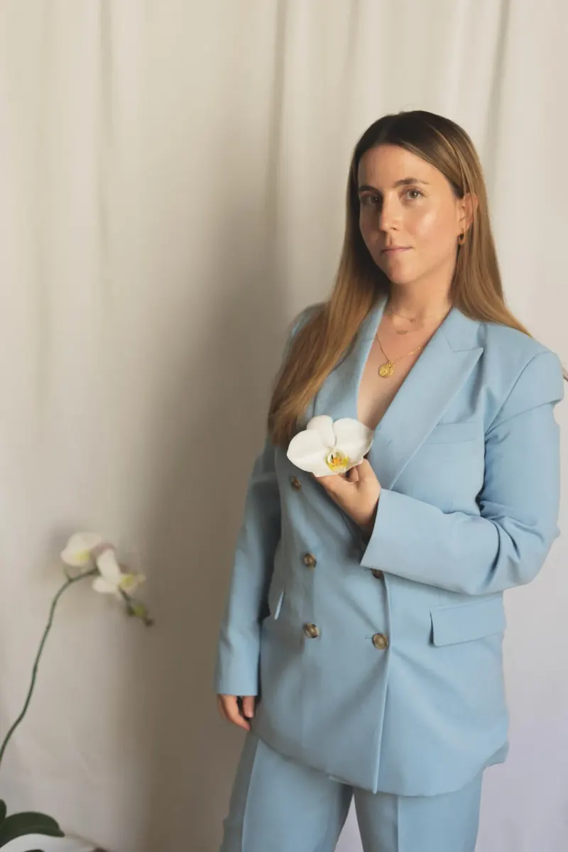 Clara, fondatrice de Layers of Clarity — 60