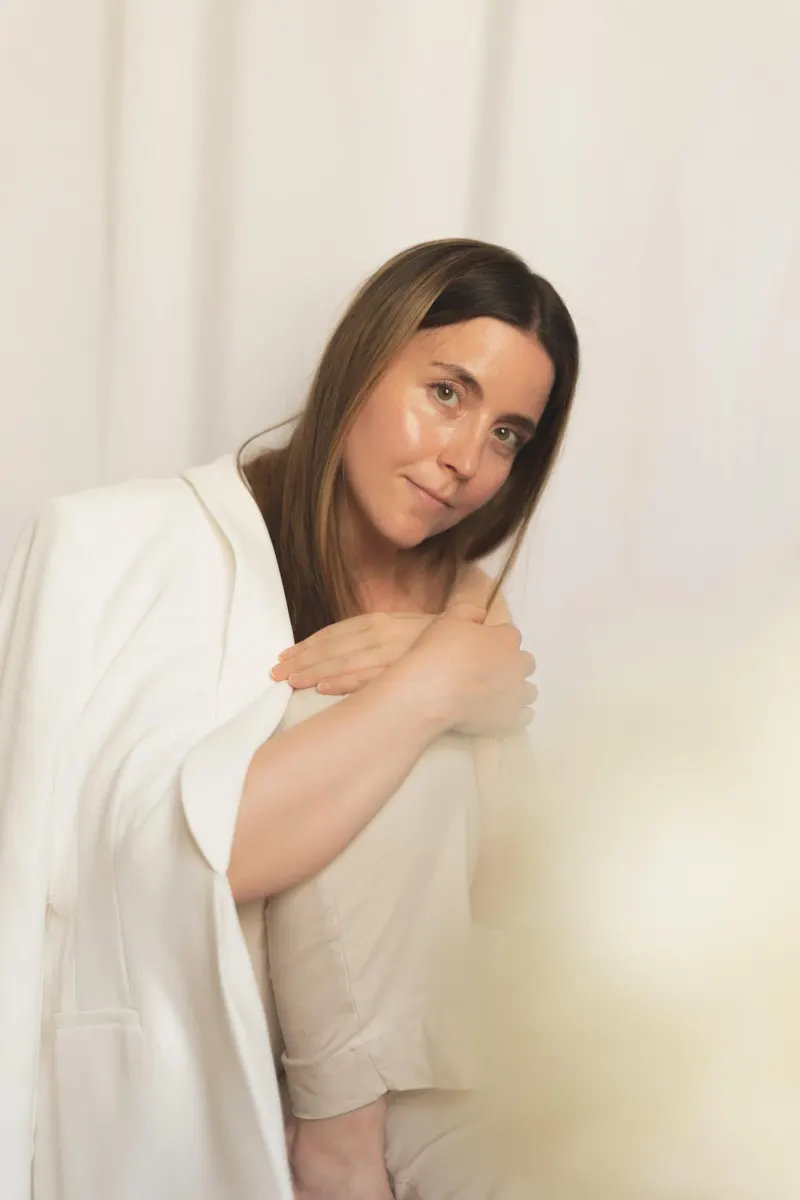 Clara, fondatrice de Layers of Clarity — 80